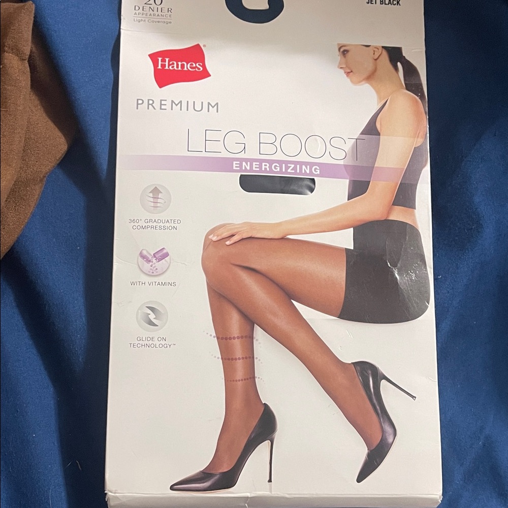 Pantyhose Hanes Premium Leg Boost Energizing Tights in Jet Black